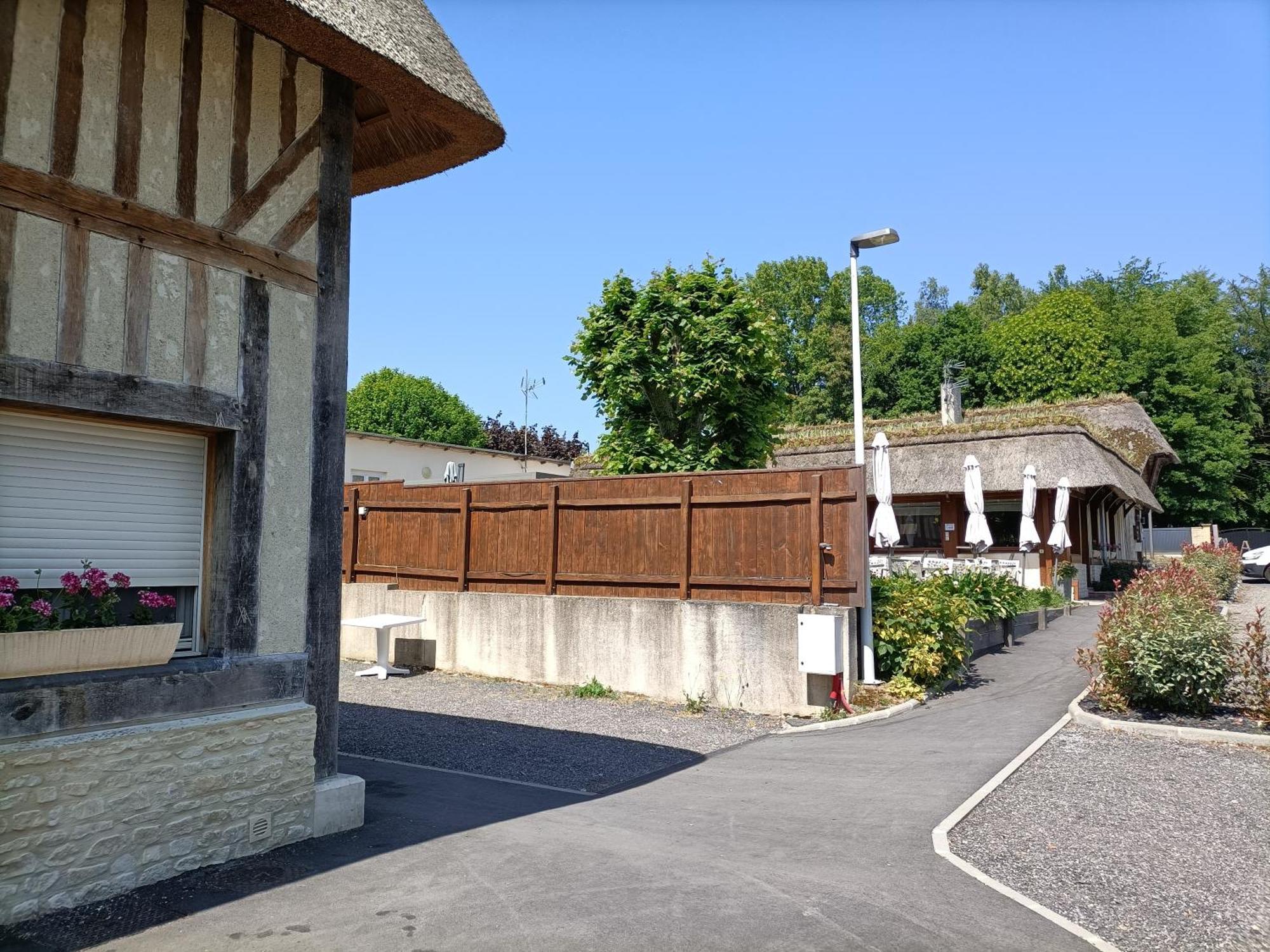 Auberge Du Vieux Tour Le Manoir Canapville  外观 照片